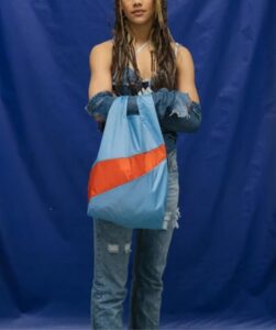 susan-bijl-the-new-shopping-bag-free-and-red-alert-medium-2
